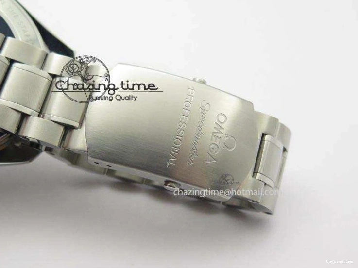 1223 Efficient Speedmaster JHF SS Snoopy Award 45th Anniversary White dial On SS Bracelet 8239